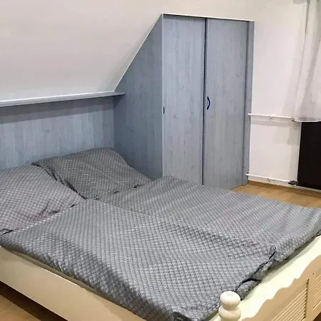 Zsuzsi Vendeghaz Casa de Férias
