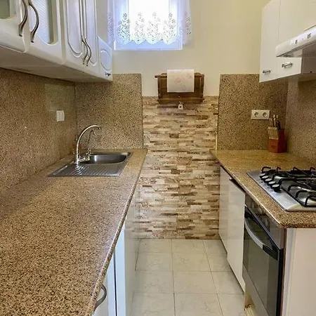Zsuzsi Vendeghaz Casa de Férias
